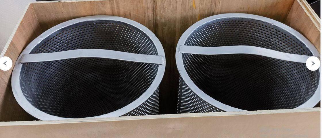 Vervang een nieuw roestvrijstalen zeeborstfilter in de oude zeewaterstrainers behuizing